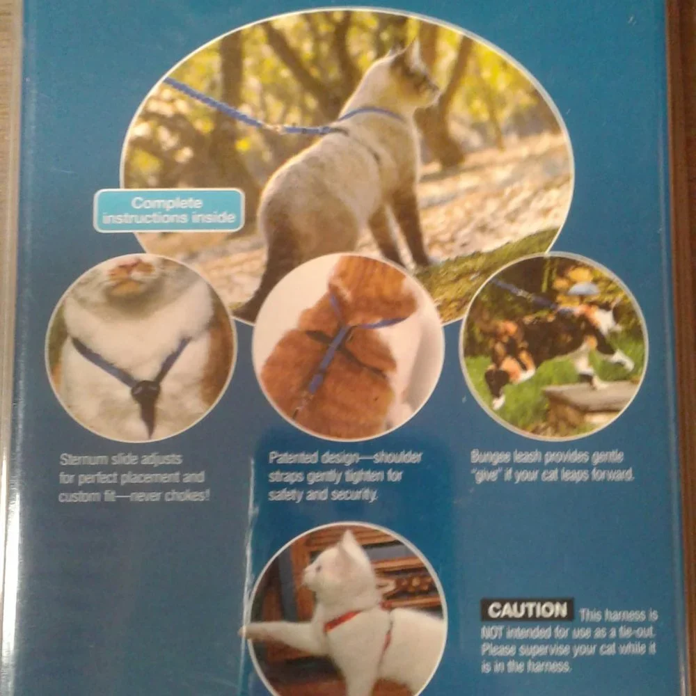 PetSafe Medium Cat Harness Bungee Leash Dusty Rose Burgundy Adjustable